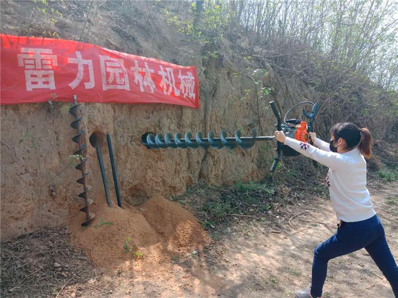 小型挖樹坑鉆機(jī)多功能