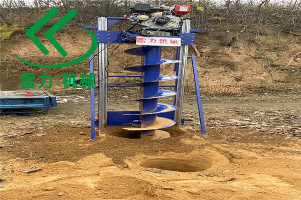 軌道式栽電線桿挖坑機(jī)山地打洞螺旋鉆 軌道式栽電線桿挖坑機(jī)山地打洞螺旋鉆